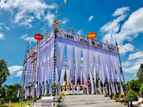 Đài Hoả táng cố Trưởng lão Hoà thượng Kim Sa Rinh