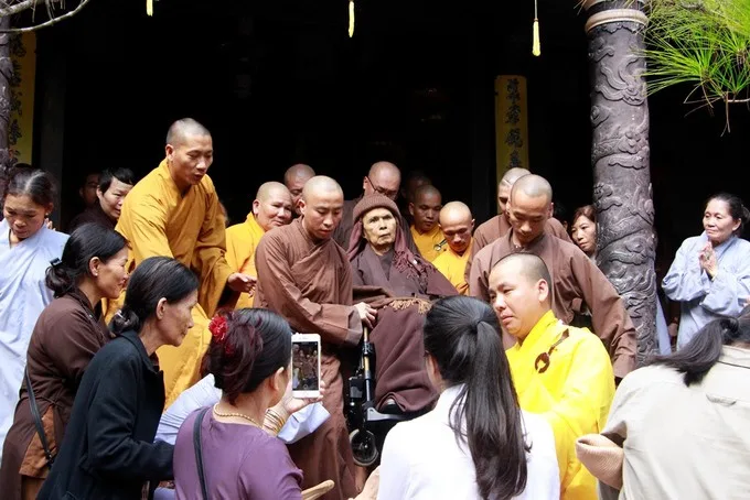 Thiền sư Nhất Hạnh gặp Phật tử ngày giỗ Tổ chùa Từ Hiếu-4