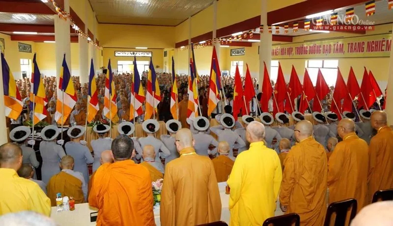 Biểu tượng hoa sen dâng cúng Đức Từ phụ Đản sanh