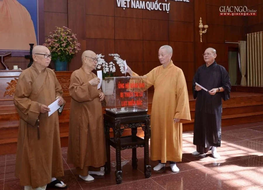 Chư Ni và quý khách tham dự