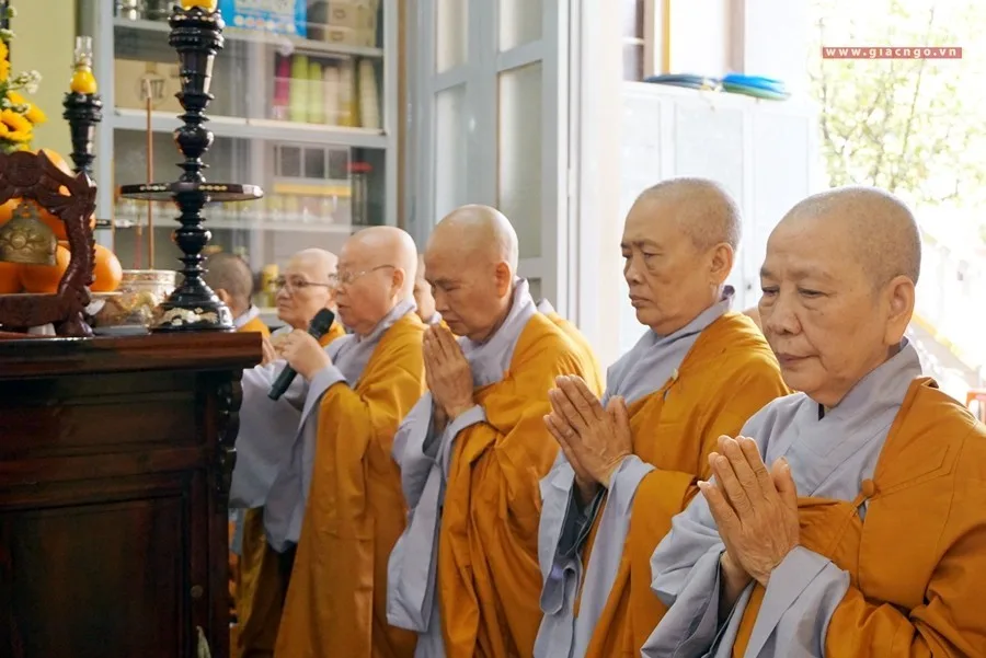 NT.TN Như Xuân đại diện chư Ni tác bạch cúng dường trai Tăng