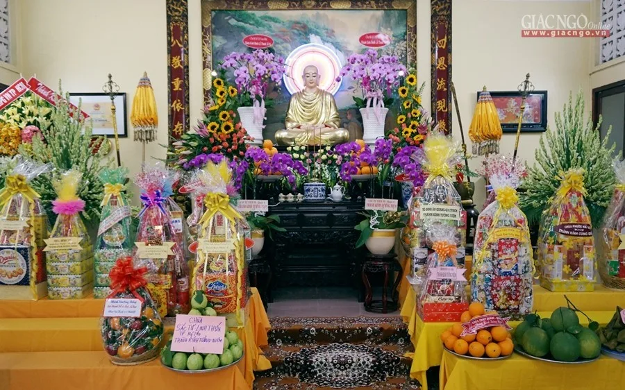 Tôn tượng Đức Thánh Tổ Ni Đại Ái Đạo
