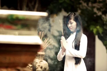 Cầu nguyện và linh ứng: Có mâu thuẫn với nhân quả?