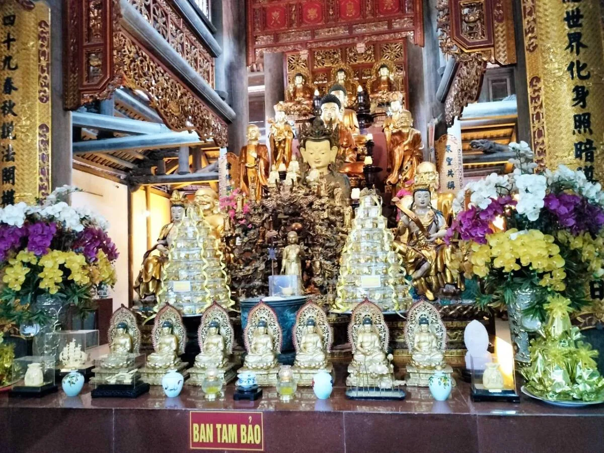Chính điện chùa Hà Tiên