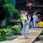 Bỏ áo tràng vào cốp xe máy được không?