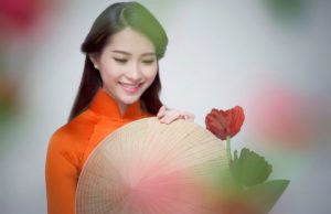 Năng lượng kỳ diệu của phụ nữ: Mềm mại như cánh hoa, ôn hòa như dòng nước