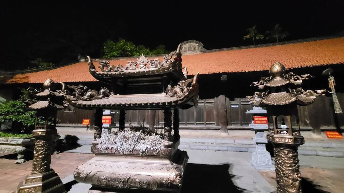 Khuôn viên chùa Vĩnh Nghiêm
