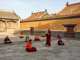 Cuộc sống trong tu viện biệt lập giữa thảo nguyên Mông Cổ