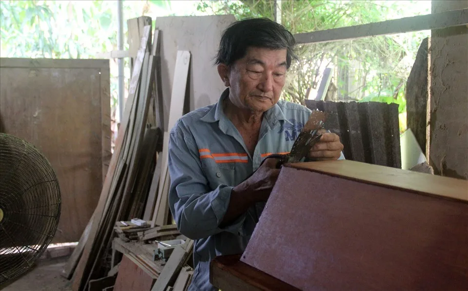 Trại hòm miễn phí của ông Tân