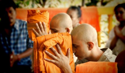 Không đắm nhiễm thì sống vui