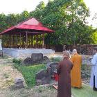 Một Phật tử cải táng mộ ông bà, cúng đất cho chùa