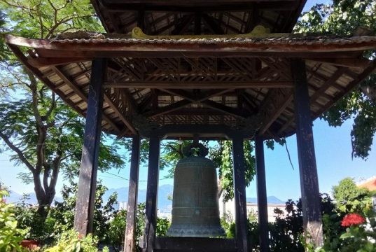 Đại hồng Chung trên Đồi Trại Thuỷ