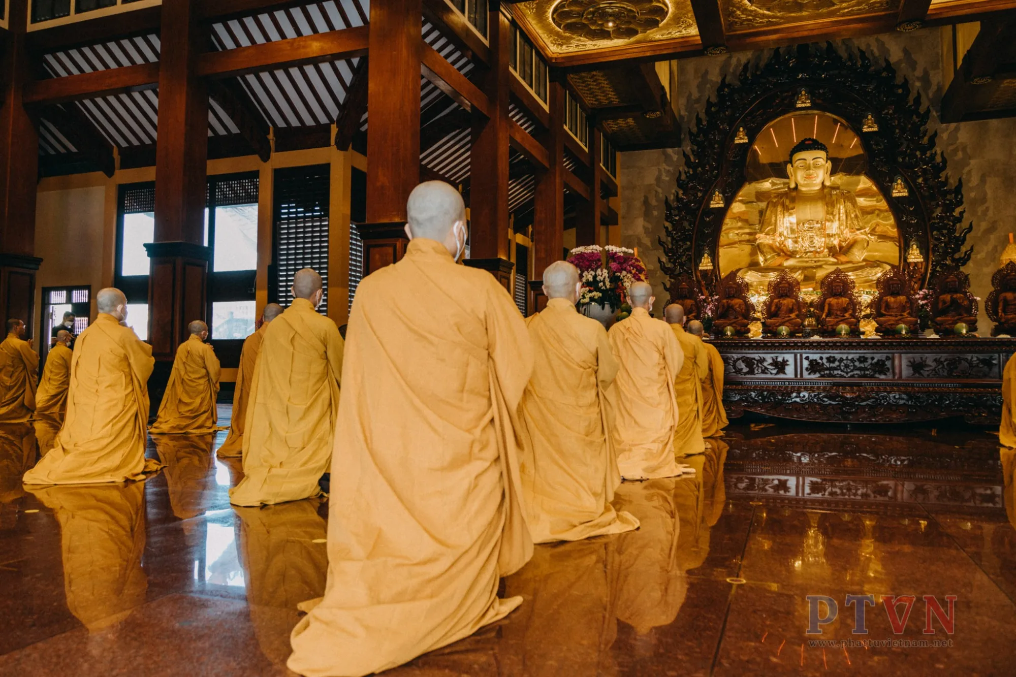 Bố-tát định kỳ nửa tháng là duy trì sinh mệnh của Tăng đoàn theo tinh thần hòa hợp và thanh tịnh.