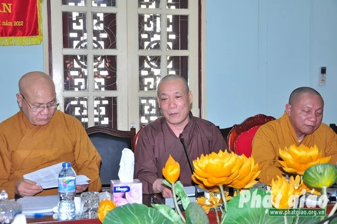 HT.Thích Bảo Nghiêm, Phó Chủ tịch HĐTS (ngồi giữa) phát biểu