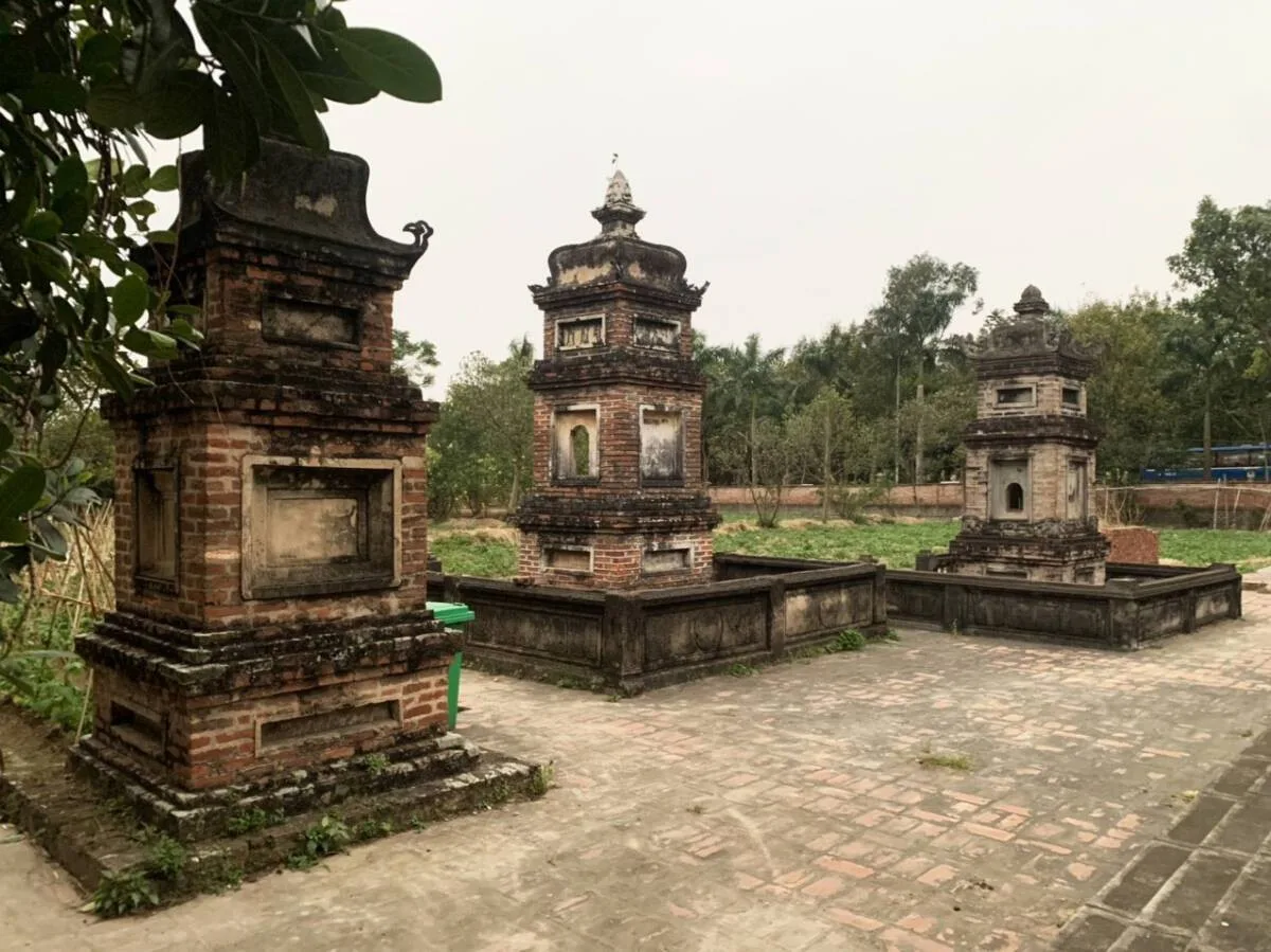 Vườn tháp chùa Vĩnh Nghiêm