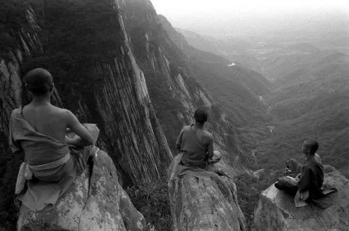 Nguy hiểm hơn vách núi sâu