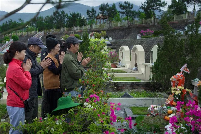 Thăm mộ cuối năm nên cúng chay hay mặn?