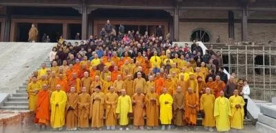 Hoà thượng Chủ tịch trồng cây tại chùa Tam Trúc – nơi tổ chức Vesak LHQ 2019