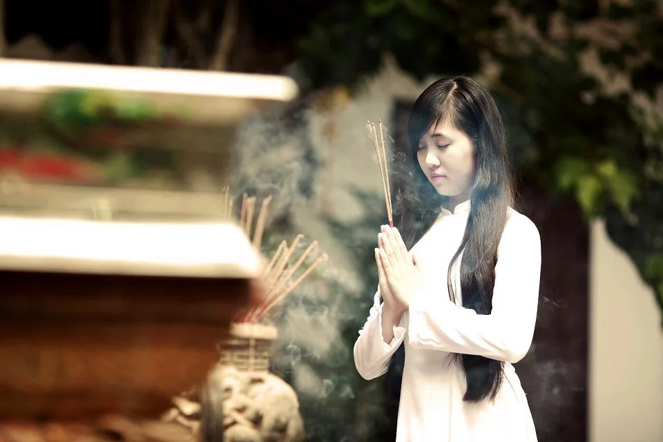 Cầu nguyện và linh ứng: Có mâu thuẫn với nhân quả?-0