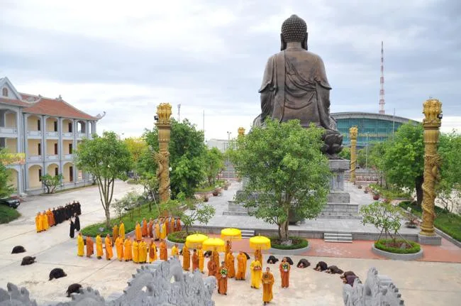 Cung thỉnh chư tôn đức quang lâm giới đàn