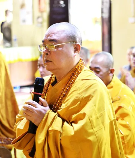 HT.Thích Thanh Nhiễu sách tấn hành giả