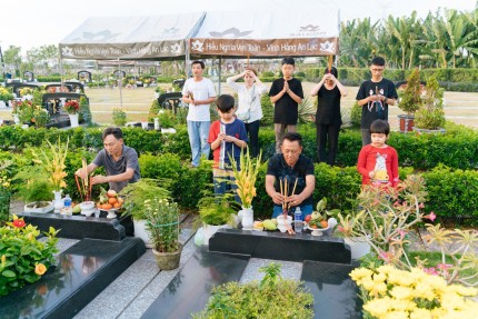 Tết của tôi: Nhớ tục chạp mả quê