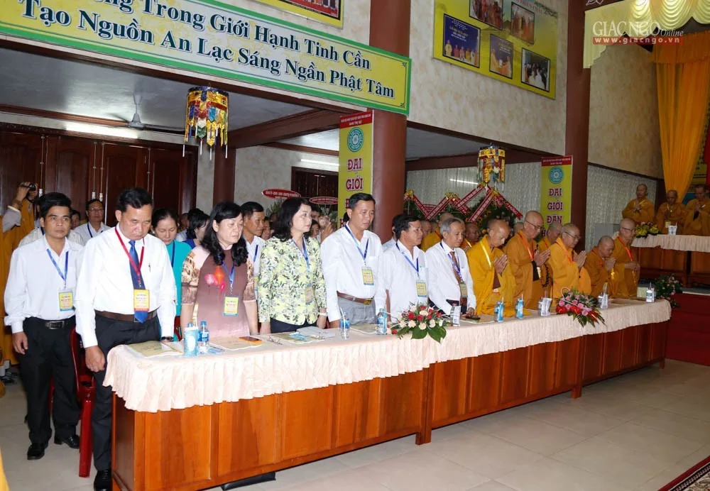 Nghi thức niệm Phật và chào cờ