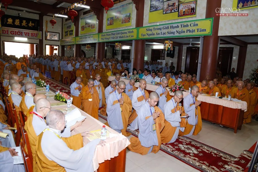 Giới tử tác bạch phát tâm thọ trì giới luật