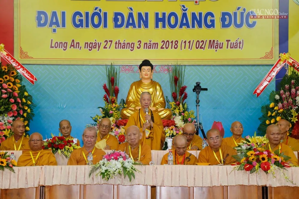 HT.Thích Trí Quảng ban đạo từ tại buổi lễ