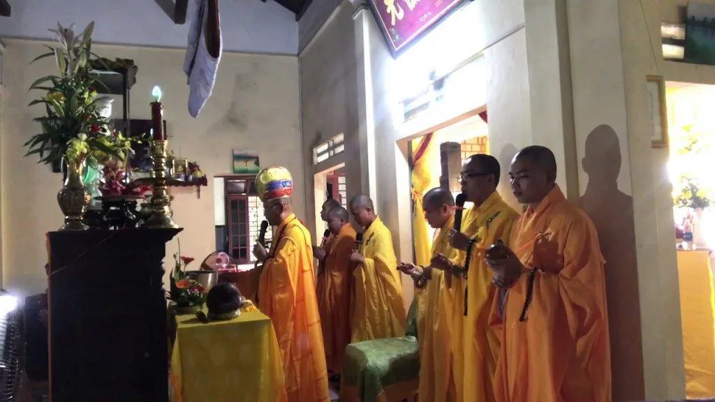 Buổi lễ của chư Tăng Bắc tông