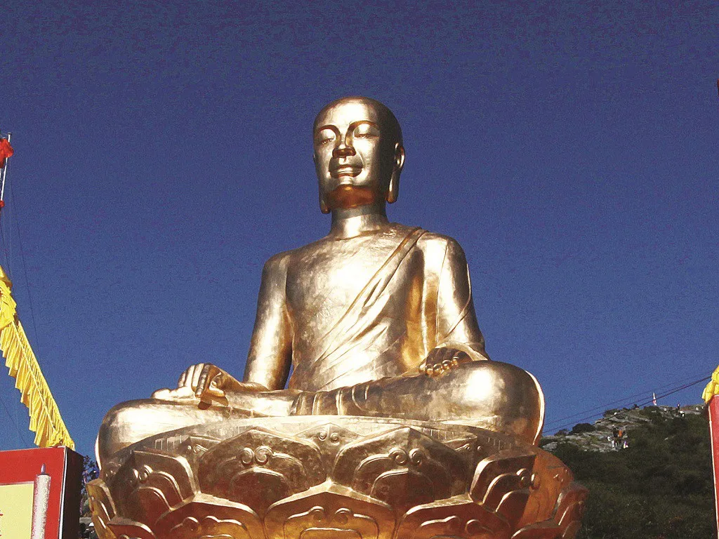 Tượng Đức Phật hoàng Trần Nhân Tông bằng đồng trên đỉnh Yên Tử
