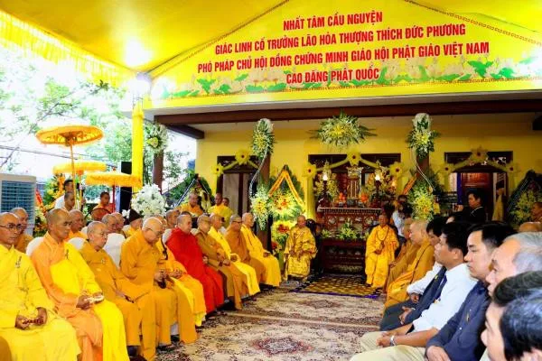 Chư tôn đức, đại diện chính quyền tham dự