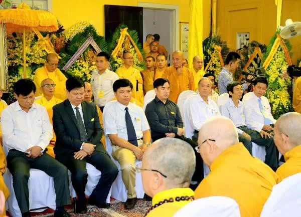 Chính quyền tham dự
