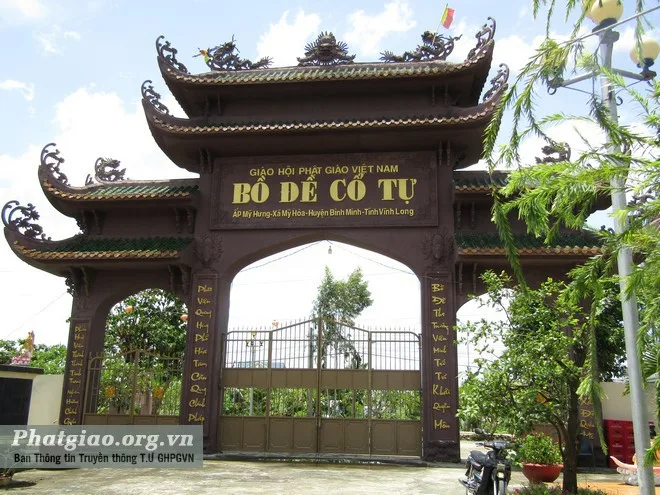Cổng Tam quan nhà chùa
