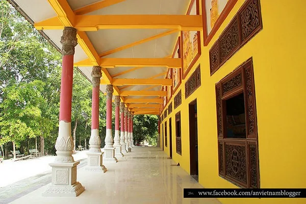 Hành lang điện Phật