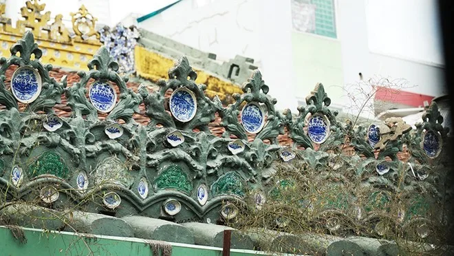 Khách Tây ngưỡng mộ kiến trúc của chùa cổ bậc nhất Sài Gòn