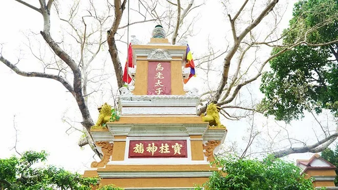 Khách Tây ngưỡng mộ kiến trúc của chùa cổ bậc nhất Sài Gòn