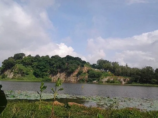 Mùa Vu Lan tham quan chùa cổ 400 tuổi, nơi thờ tướng Giáp