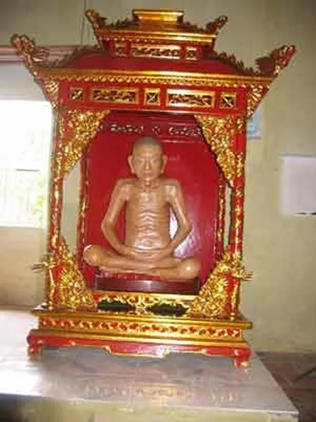 Bức tượng nhục thân của Thiền sư Như Trí