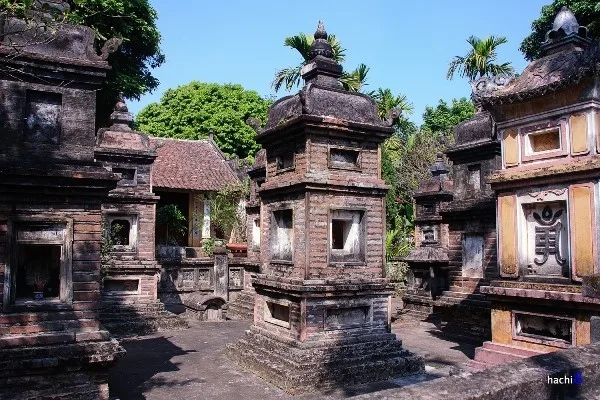 Thăm chùa Hoằng Ân nghìn năm tuổi bên Hồ Tây