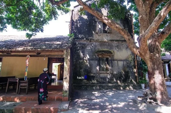 Thăm chùa Hoằng Ân nghìn năm tuổi bên Hồ Tây