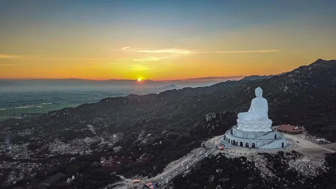 Tượng Phật ngồi lớn nhất Đông Nam Á ở Bình Định