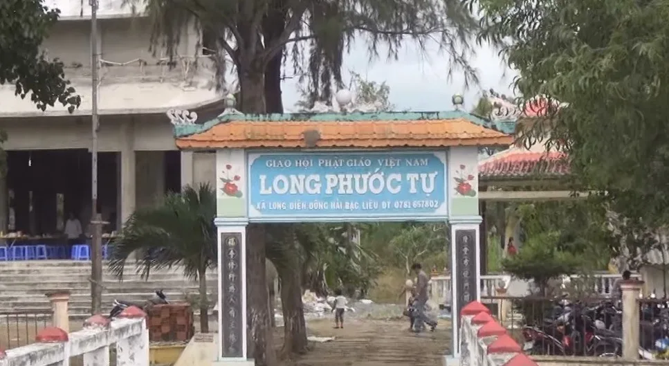 Du xuân chùa Long Đức ở Hộ Phòng, Bạc Liêu