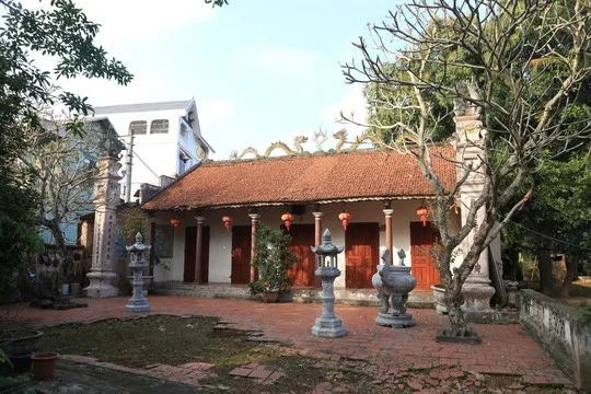 Cơ quan chức năng đang hướng dẫn cụ Hào hiến chùa theo đúng quy định của pháp luật