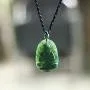 Có nên chú nguyện mặt dây chuyền trước khi đeo?