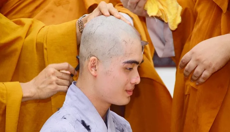 Chưa hội đủ duyên lành thì khoan vội xuất gia