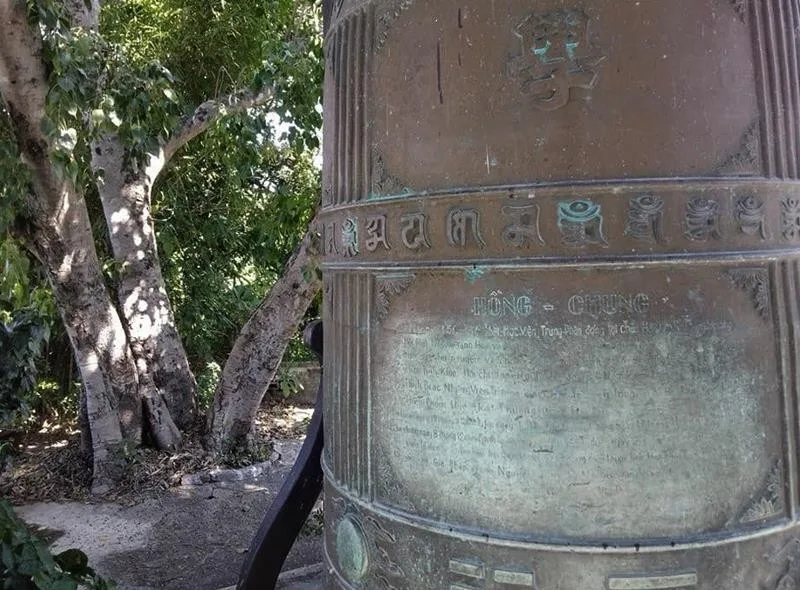 Đại hồng Chung trên Đồi Trại Thuỷ-1