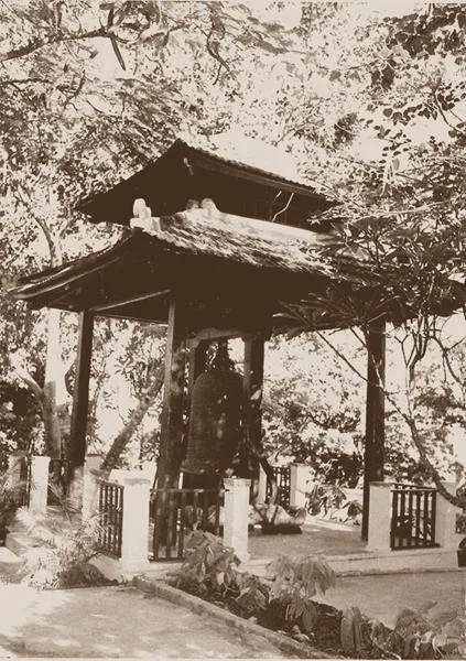 Đại hồng Chung trên Đồi Trại Thuỷ-4