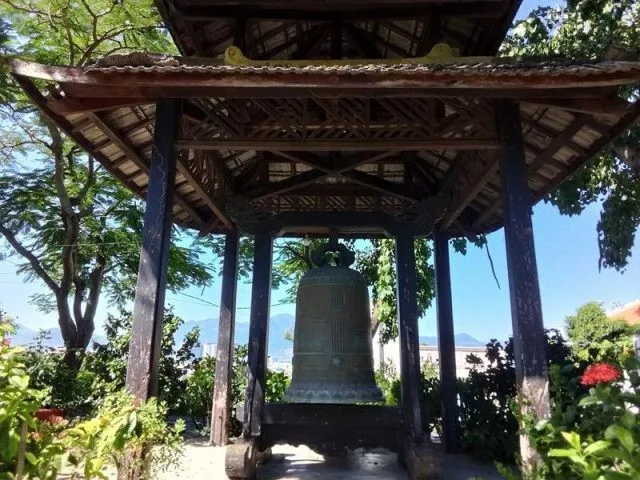 Đại hồng Chung trên Đồi Trại Thuỷ-0