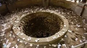 Rải tiền lẻ tại các lễ hội đầu xuân 2018